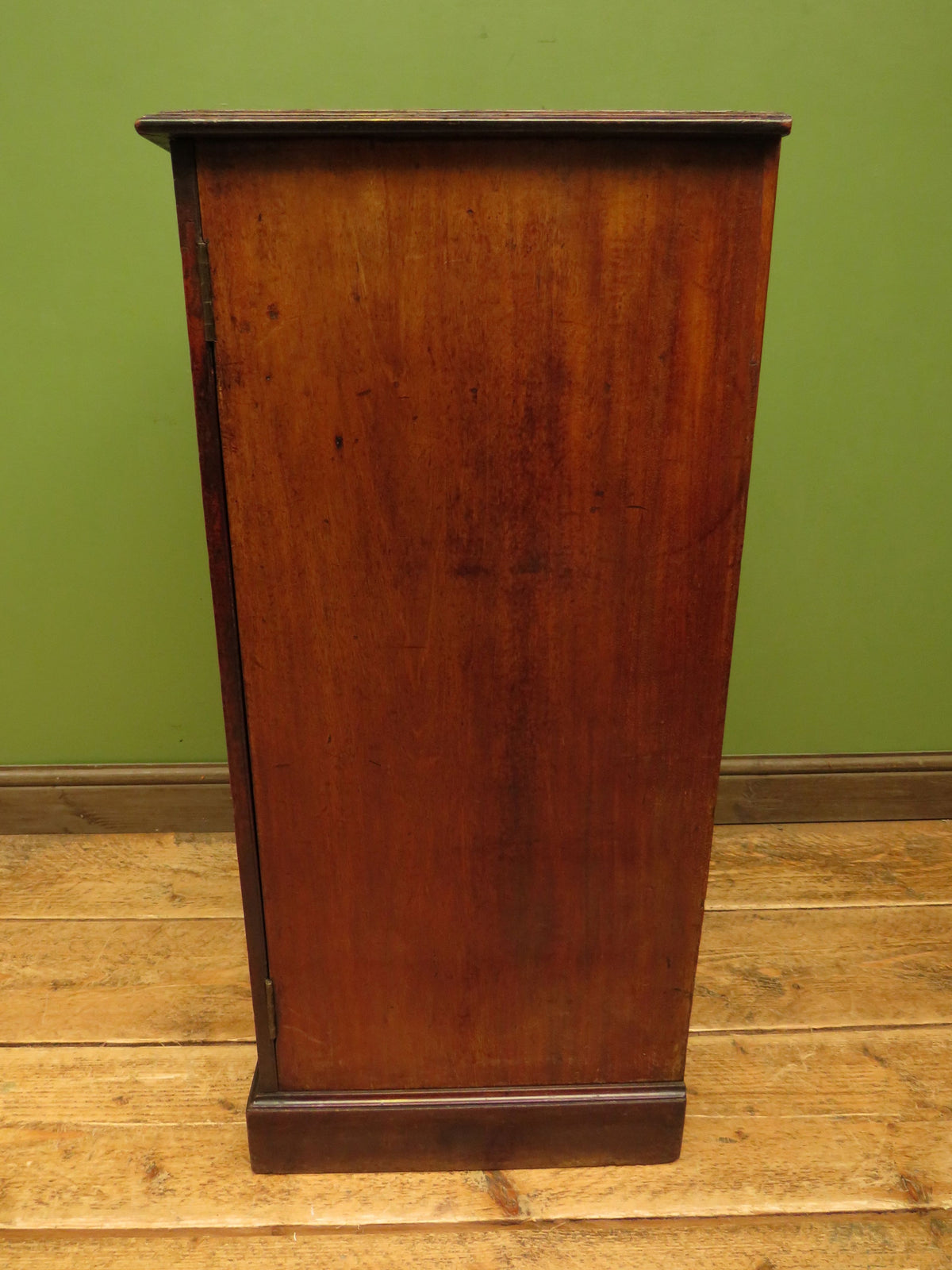 Edwardian Collectors Specimen Cabinet with Internal Drawers
