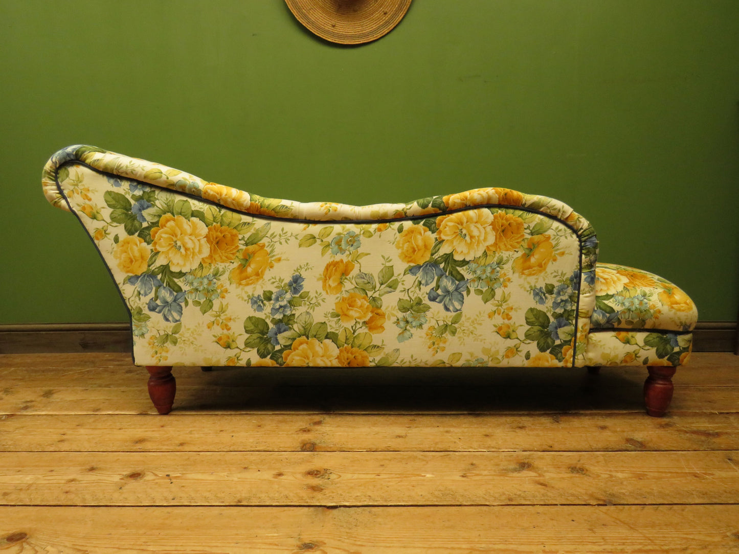 Modern Chaise Longue in rose patterned fabric