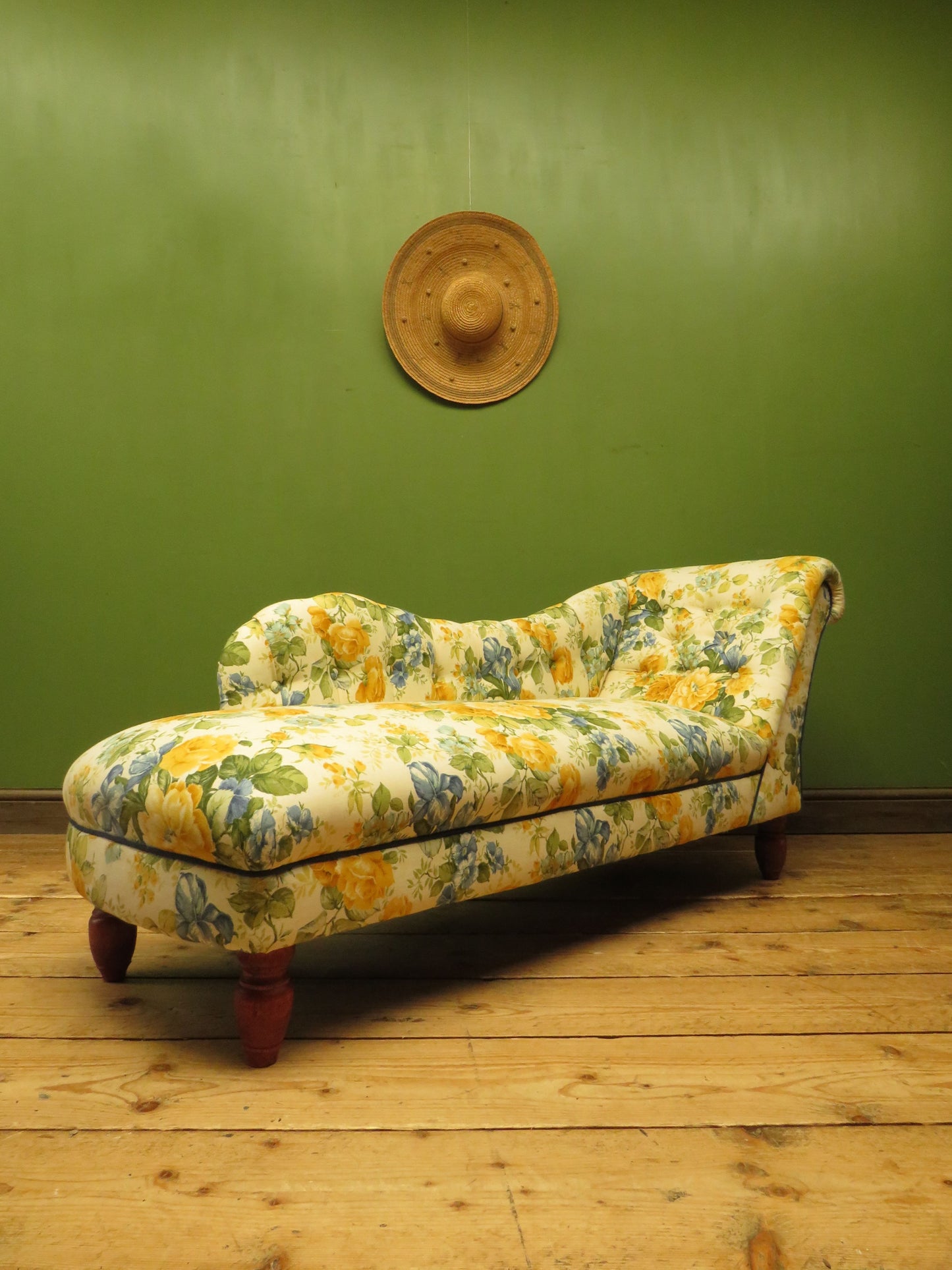 Modern Chaise Longue in rose patterned fabric