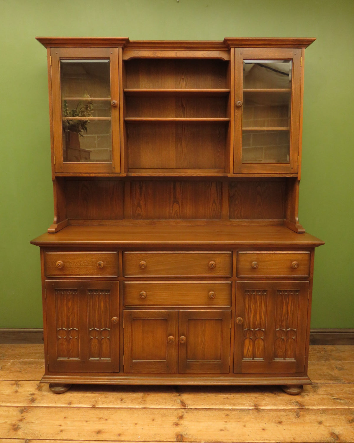 Ercol Welsh Dresser Farmhouse Cabinet Display Storage Cupboard