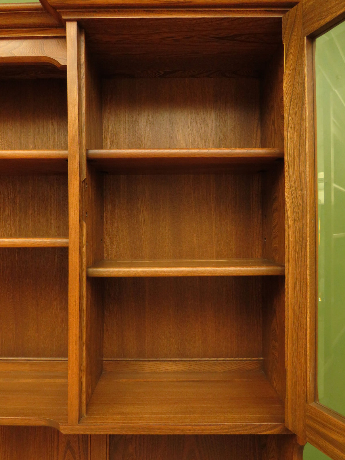 Ercol Welsh Dresser Farmhouse Cabinet Display Storage Cupboard