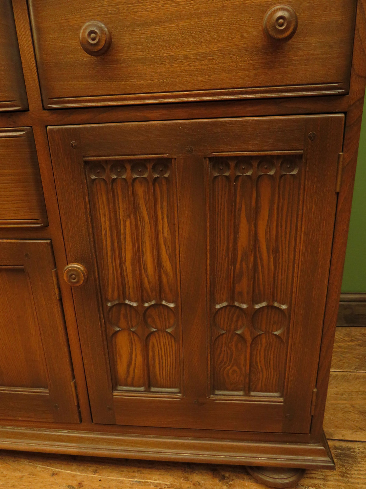 Ercol Welsh Dresser Farmhouse Cabinet Display Storage Cupboard