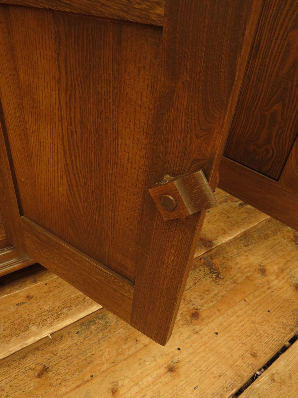 Ercol Welsh Dresser Farmhouse Cabinet Display Storage Cupboard