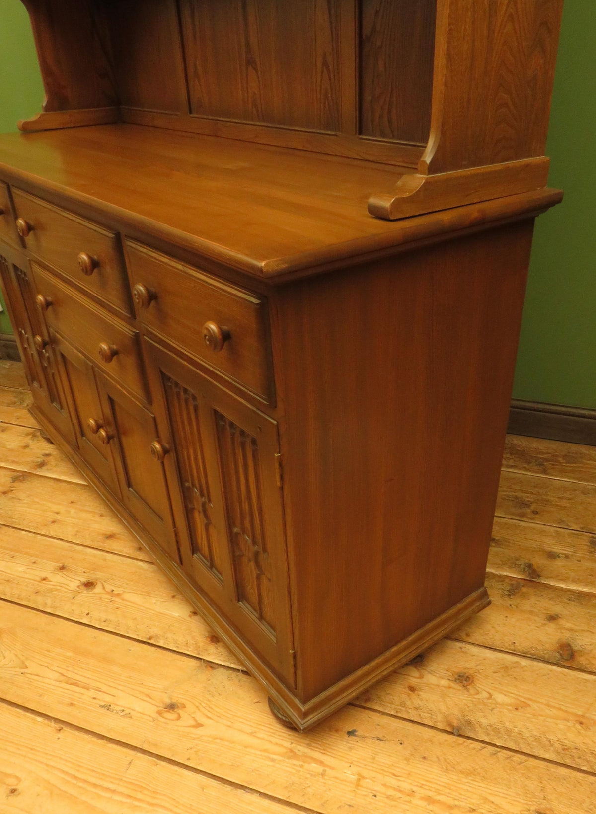 Ercol Welsh Dresser Farmhouse Cabinet Display Storage Cupboard