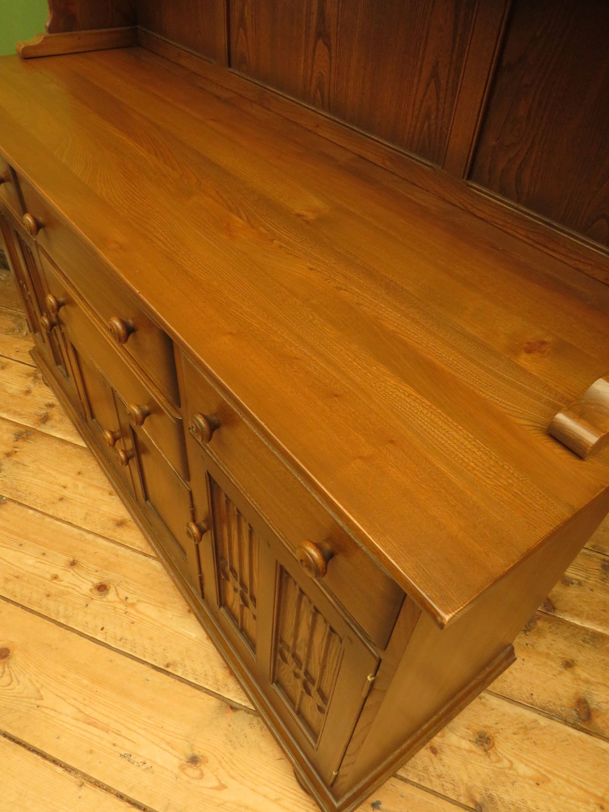 Ercol Welsh Dresser Farmhouse Cabinet Display Storage Cupboard