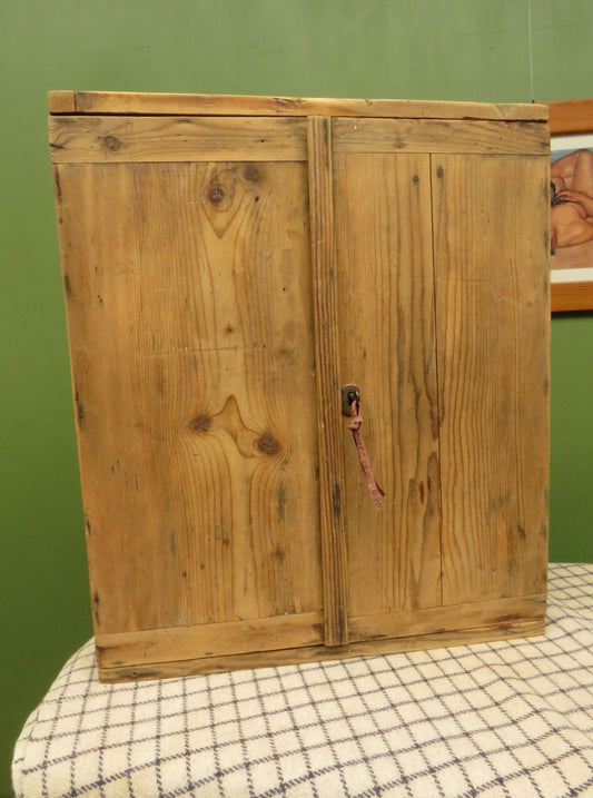 Carpenters Cabinet with Internal Drawers